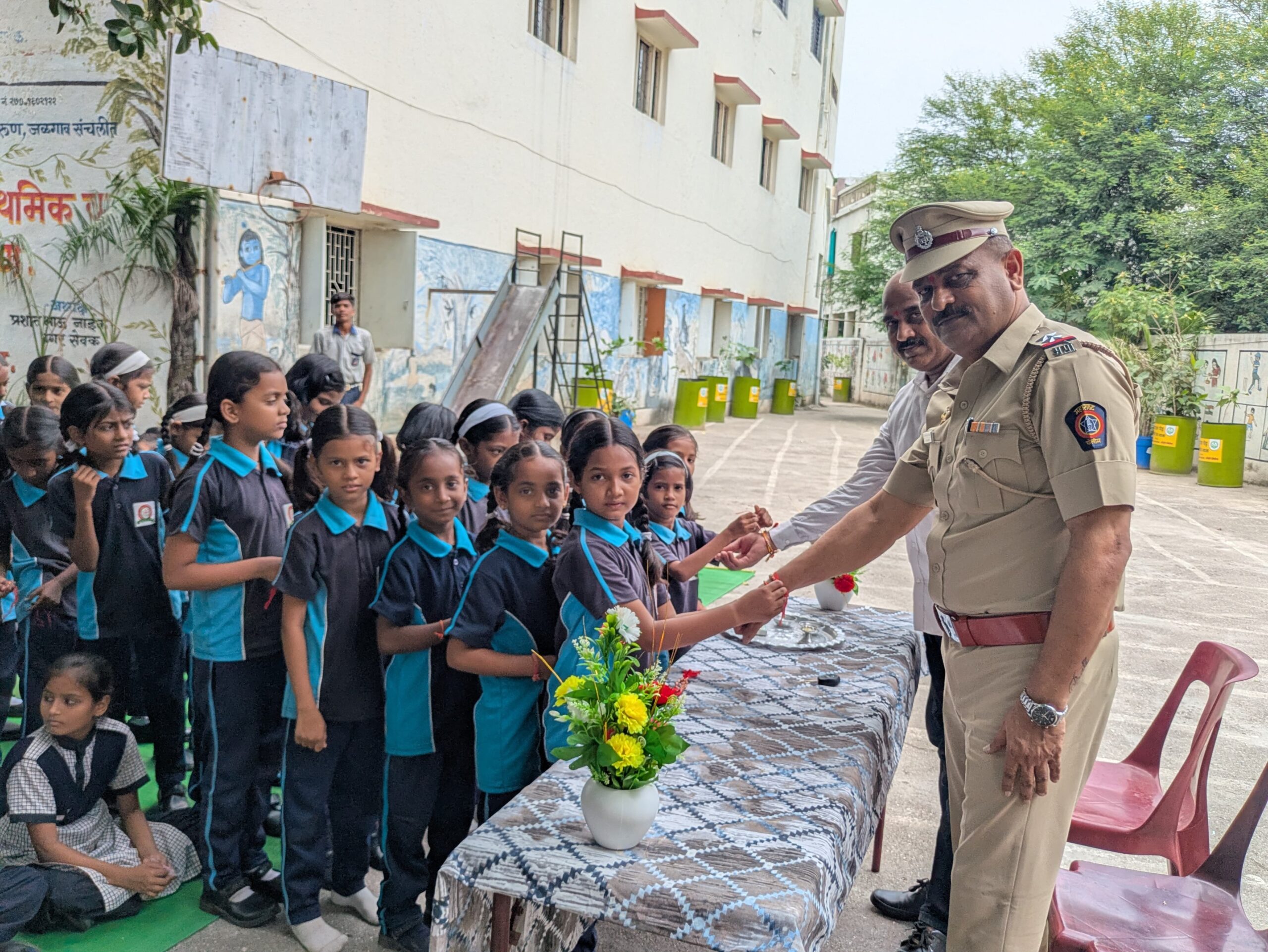 श्री संत ज्ञानेश्वर विद्यालयात “एक राखी सुरक्षतेची एक राखी सन्मानाची”