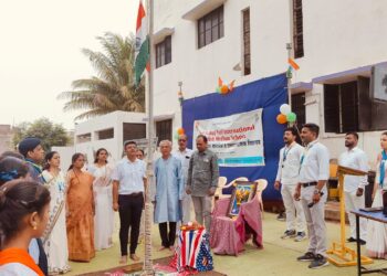 शरीराचा घाम निघेपर्यंत काम करत रहा.