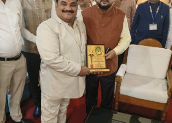 आरोग्य संजीवनी अभियाना निमित्त मुकुंद गोसावी यांचा सन्मान