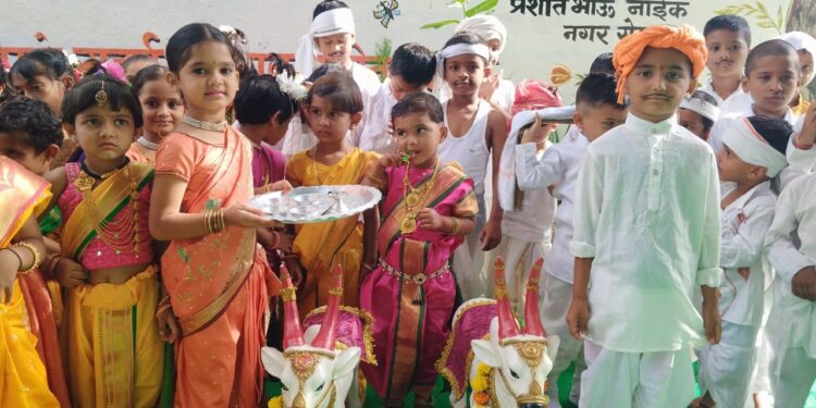 चिमुकल्यांनी संस्कृती रुजवत व्यक्त केले प्राण्यांबद्दल प्रेम