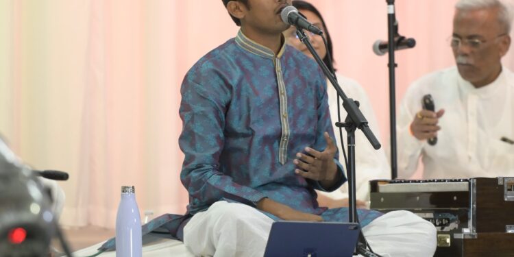 विदेशात दुमदुमले जळगावच्या दिशांतचे अभंगगायन