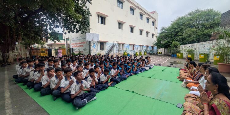 श्री संत ज्ञानेश्वर विद्यालया मध्ये गणपती निमित्त अथर्वशीर्ष पठण