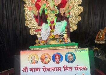 गणपती आरास बघण्यासाठी भक्तांची गर्दी