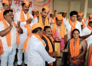 मुकुंद गोसावी यांना समाज भूषण पुरस्कार