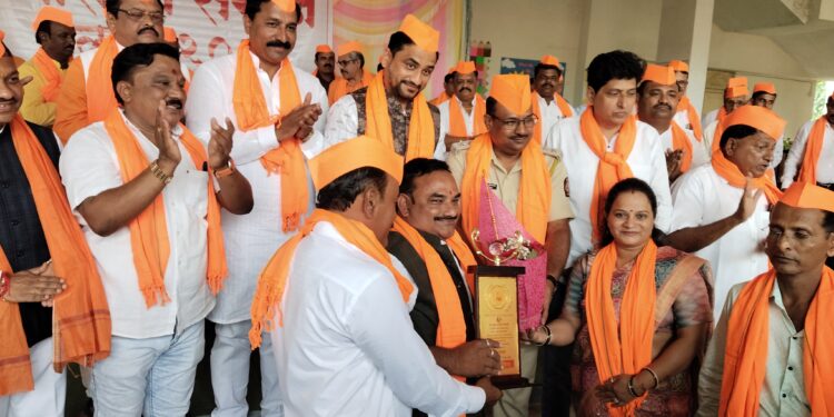 मुकुंद गोसावी यांना समाज भूषण पुरस्कार