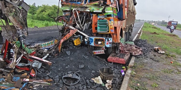 पाळधी तरसोद बायपासवर भीषण अपघात : दोन ठार एक गंभीर