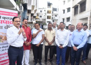 विद्यार्थी कृतज्ञता विनामूल्य वडा-पाव सेवा केंद्राचा शुभारंभ