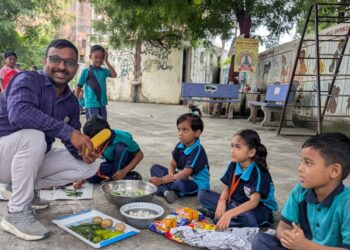 श्री संत ज्ञानेश्वर विद्यालयात भरला आठवडे बाजार…