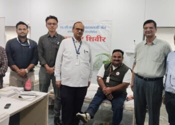 स्व.सौ.कांताबाई भवरलाजी जैन यांच्या पुण्यस्मरणार्थ  रक्तदाते मुकुंद गोसावी यांचे स्वयंस्फूर्त रक्तदान