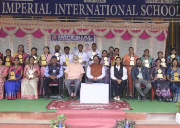 शिक्षक दिनी इम्पिरियल इंटरनॅशनल स्कूल,पाळधी येथे शिक्षकांचा गौरव