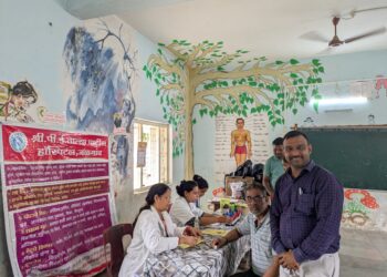 संत ज्ञानेश्वर विद्यालयात मोफत आरोग्य तपासणी शिबिर