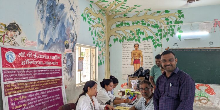 संत ज्ञानेश्वर विद्यालयात मोफत आरोग्य तपासणी शिबिर