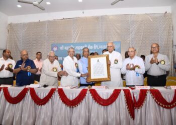 श्री महावीर सहकारी बँकतर्फे अशोक जैन यांचा सन्मान