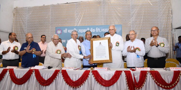श्री महावीर सहकारी बँकतर्फे अशोक जैन यांचा सन्मान