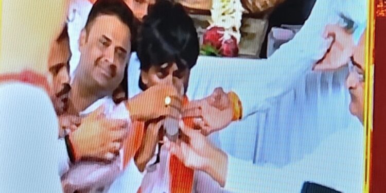 मनोज जरांगे पाटील यांनी उपोषण सोडले