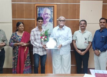 स्वामी विवेकानंद महाविद्यालयाचा आयुष भामरे देशातून द्वितीय