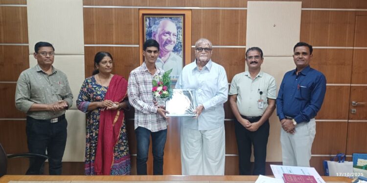 स्वामी विवेकानंद महाविद्यालयाचा आयुष भामरे देशातून द्वितीय