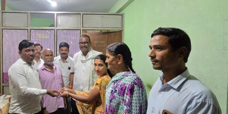 बारी ताईने परत केली १५ ग्राम सोन्याची अंगठी