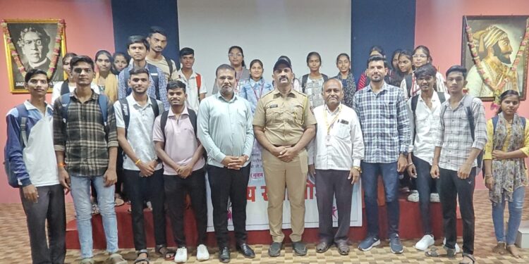 सायबर सुरक्षा व नशामुक्तीवर नूतन मराठा महाविद्यालयात व्याख्यान