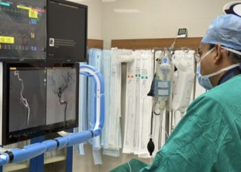 ॲक्सॉन ब्रेन हॉस्पीटल मध्ये मेंदूतील रक्तवाहिनीच्या गुंतागुंतीच्या शस्त्रक्रिया  यशस्वी