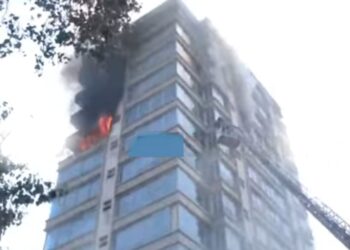 मुंबईतील जोगेश्वरीतील इमारतीला भीषण आग