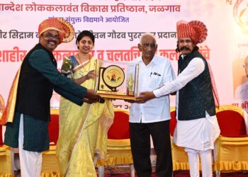 शाहीरी डफाने दणाणले जळगाव शहर.