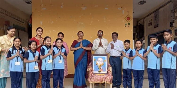 ए. टी.झांबरे विद्यालयात महापरिनिर्वाण दिन साजरा.
