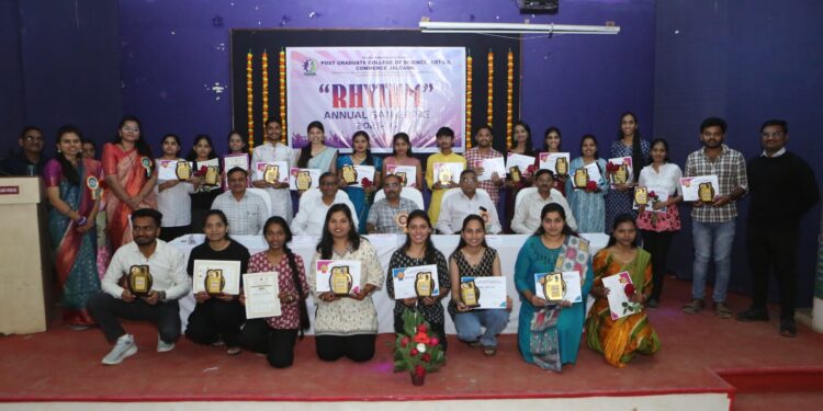 पी. जी. महाविद्यालयात ‘रिदम 2026 स्नेहसंमेलन’ उत्साहात संपन्