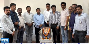 गर्जना महाराष्ट्र ग्रामीण पत्रकार संघातर्फे डॉ. बाबासाहेब आंबेडकर यांना अभिवादन